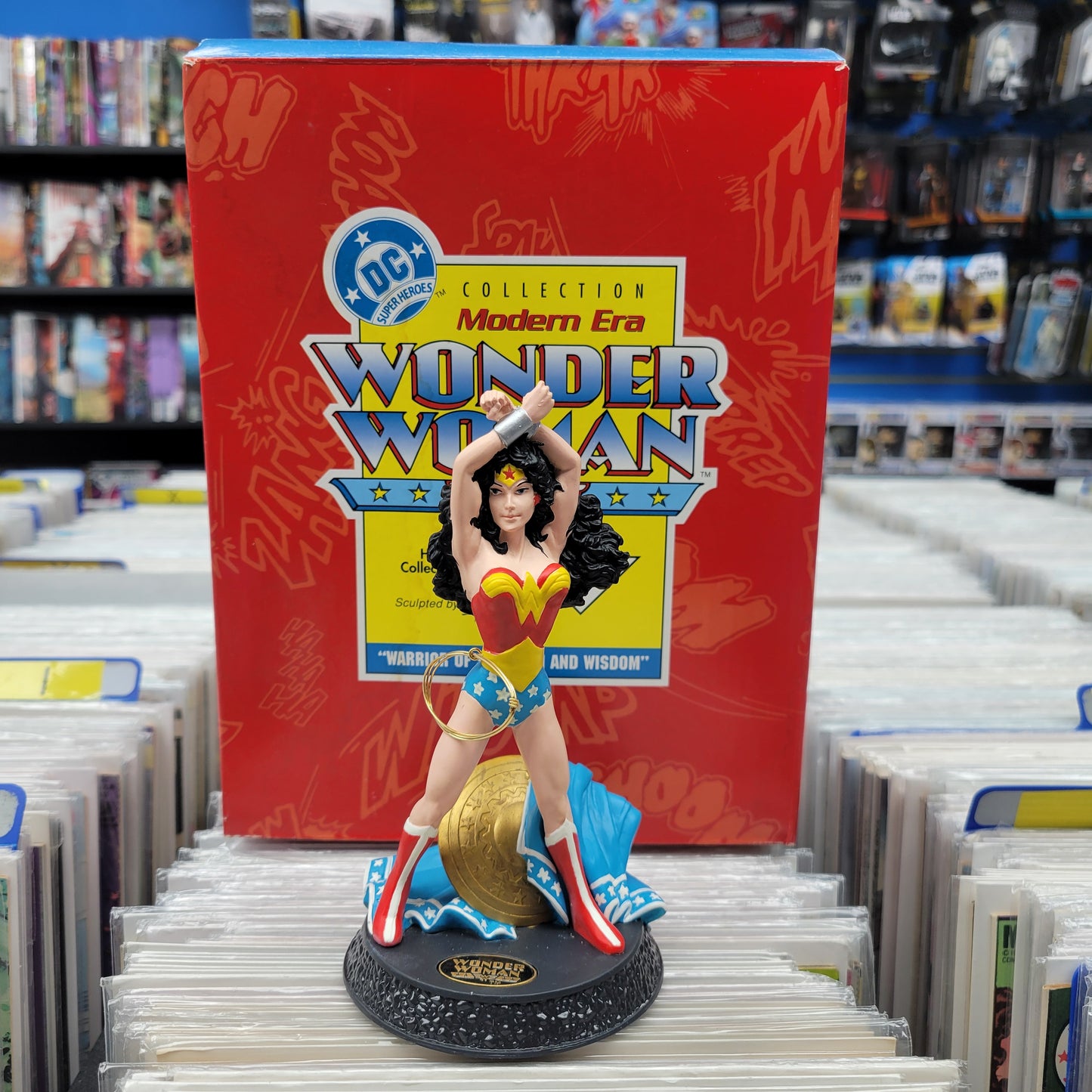 Hallmark DC Superheroes Wonder Woman Figurine 1996 Vintage Resin Statue MM Consign