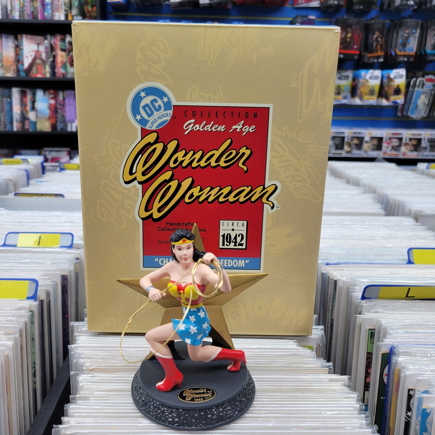 DC Comics Golden Age Wonder Woman Collectible Champion of Freedom Figure MM Consign